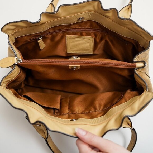 Vintage Coach "Penelope" Pebbled Shoulder Handbag - Picture 12 of 16